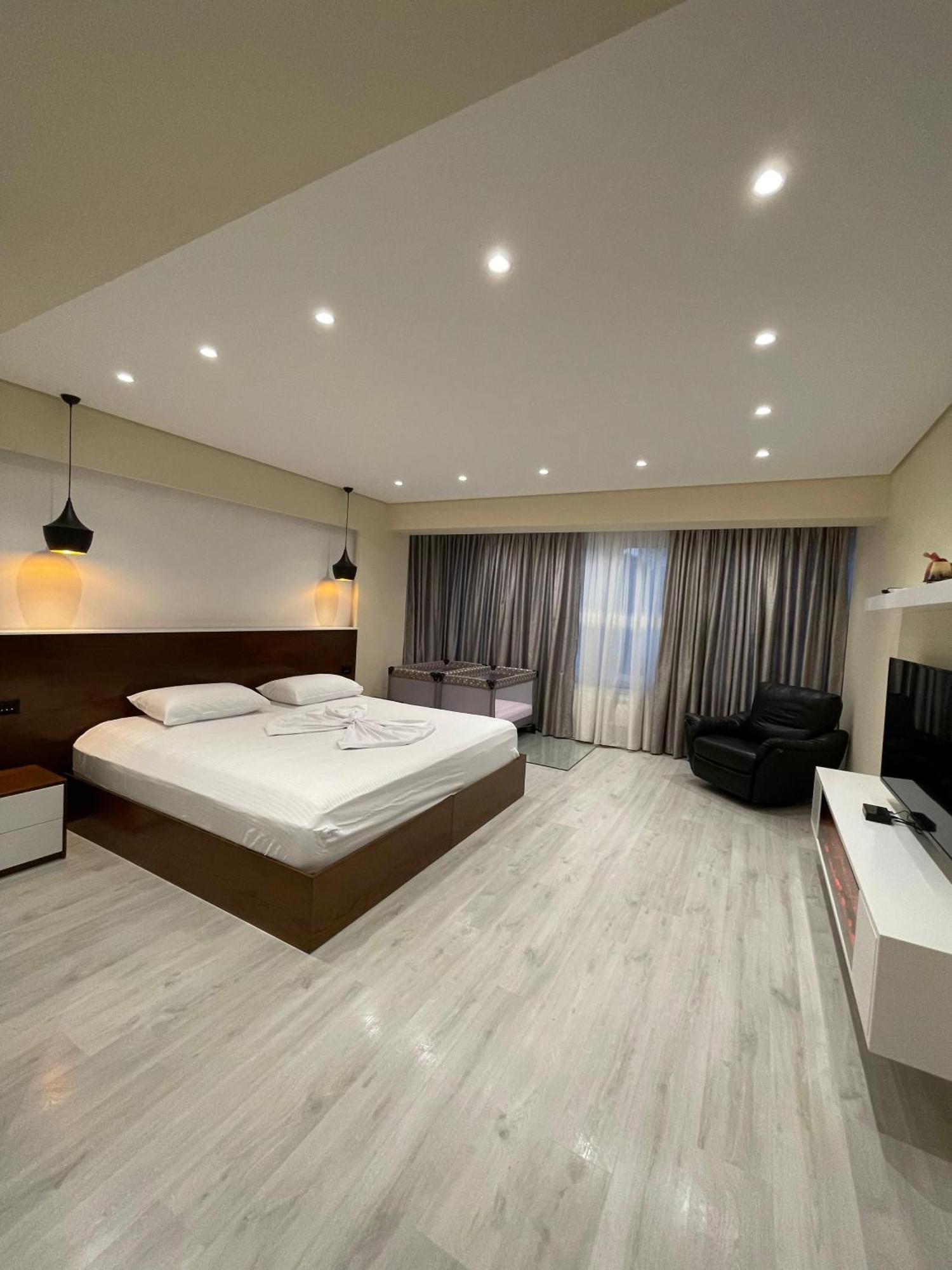 Home 12 Librazhet Kültér fotó