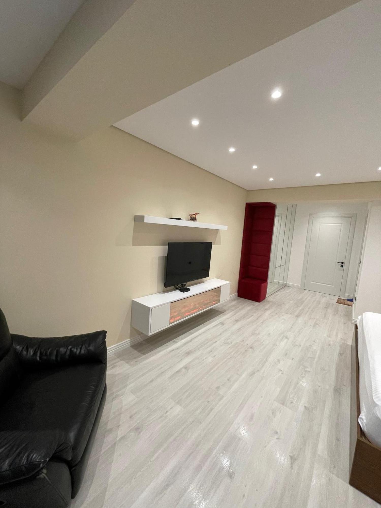 Home 12 Librazhet Kültér fotó
