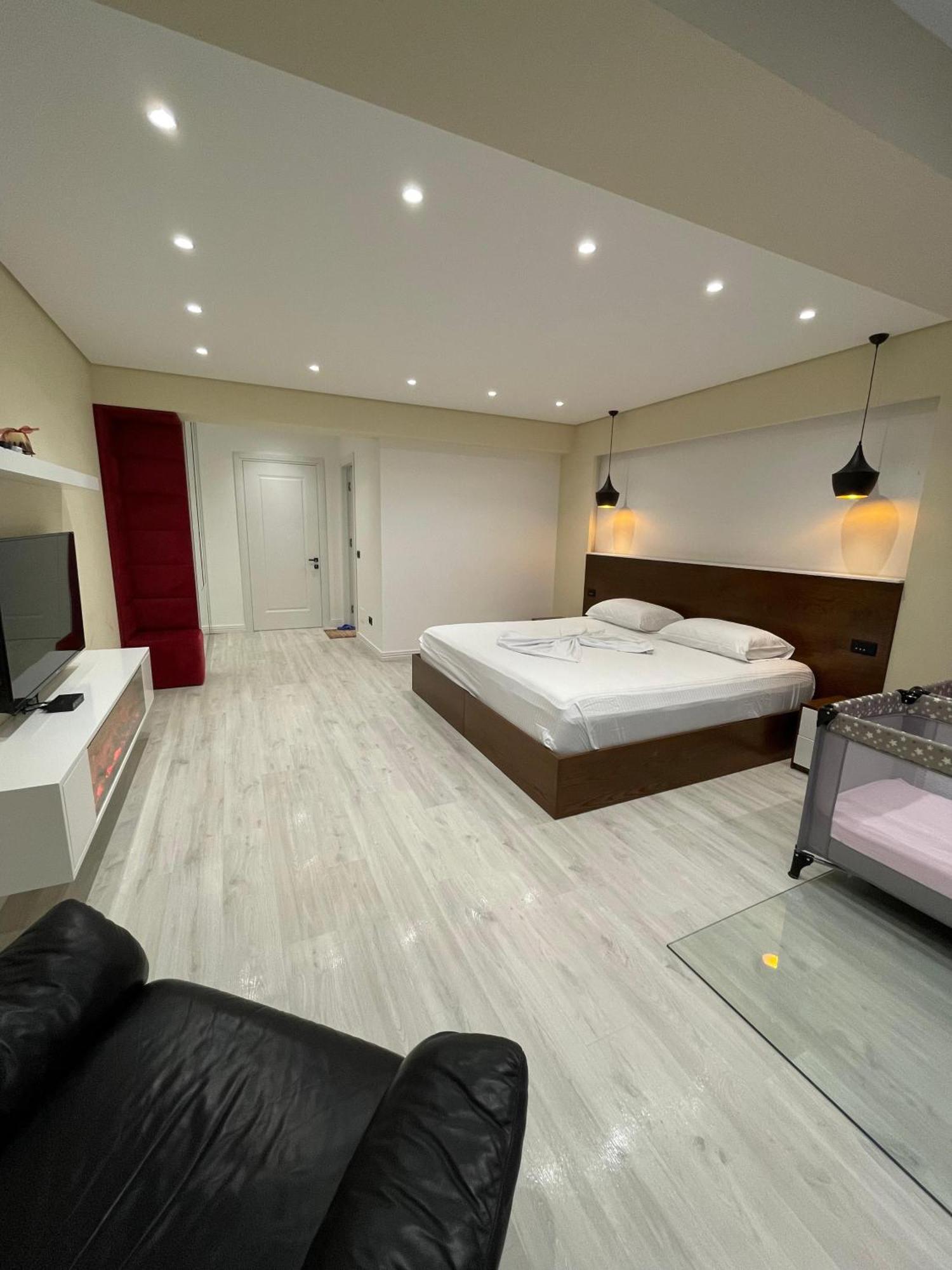 Home 12 Librazhet Kültér fotó