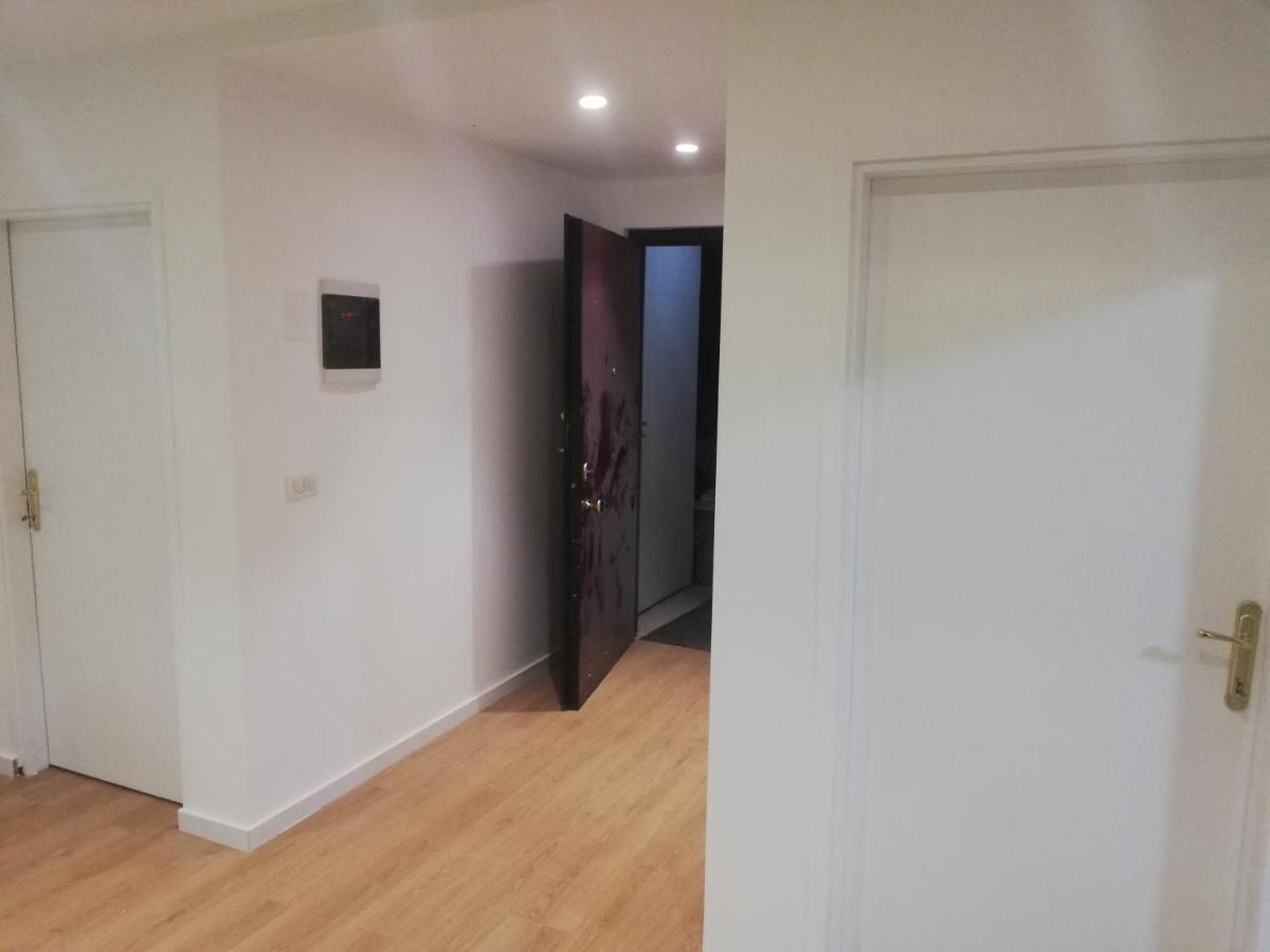 Home 12 Librazhet Kültér fotó