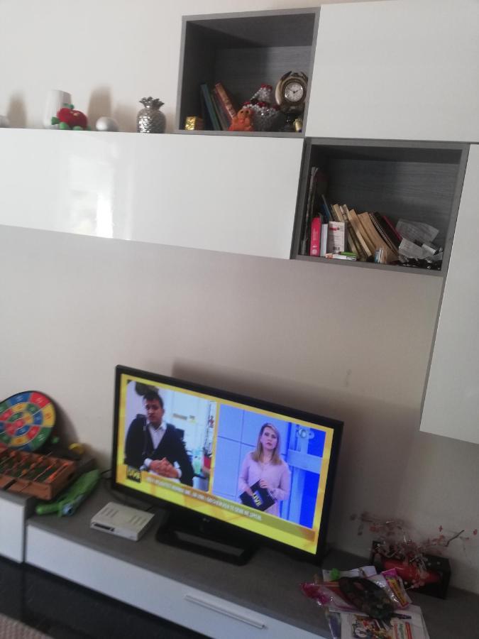 Home 12 Librazhet Kültér fotó